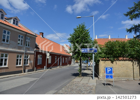 Old brick houses in traditional style in the center of the old town 142501273