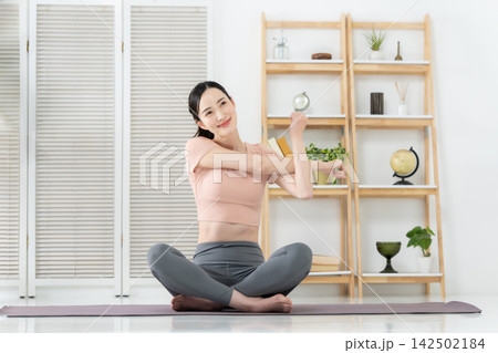 女性 ストレッチ 女性 ストレッチ 142502184