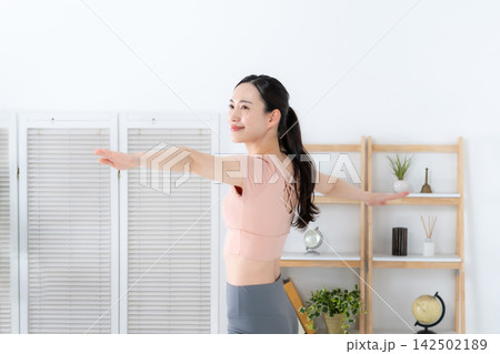 女性 ストレッチ 女性 ストレッチ 142502189