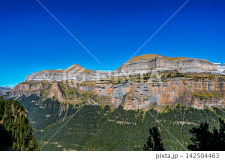 Walking on the Hunter's Trail, Senda de los Cazadores in autumn. Ordesa and Monte Perdido Natural Park, Pyrenees, Spain 142504463