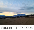 北杜市明野町から見た冬の八ヶ岳 142505259