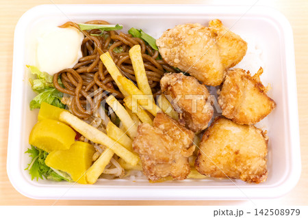 おいしい鶏唐揚弁当 おいしい鶏唐揚弁当 142508979