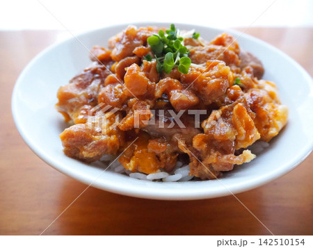 シズル感のある親子丼 シズル感のある親子丼 142510154