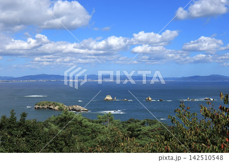 嵯峨見台から見る嵯峨渓の船越島・花魁島・高島の風景(宮城県東松島市) 嵯峨見台から見る嵯峨渓の船越島・花魁島・高島の風景(宮城県東松島市) 142510548