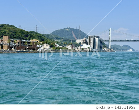 関門海峡を進む連絡船からの景色 142511958