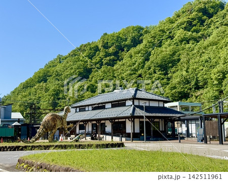 春のえちぜん鉄道勝山駅周辺 142511961