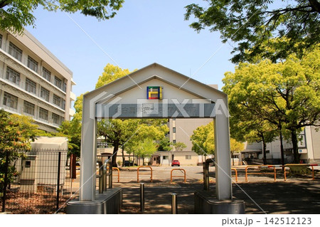 名古屋学芸大学看護学部 142512123
