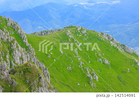 Mountain view overlooking valley and hills 142514091