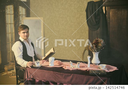 Careful evaluation of porcelain ware and plaster busts in warm light 142514746