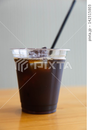 カップに入ったアイスコーヒー カップに入ったアイスコーヒー 142515803