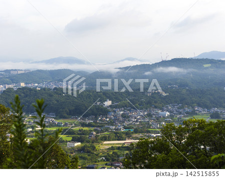 五月山から見る住宅地と田園風景 142515855