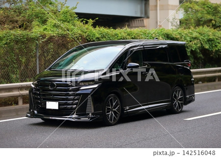黒い高級ミニバン イメージ 黒い高級ミニバン イメージ 142516048