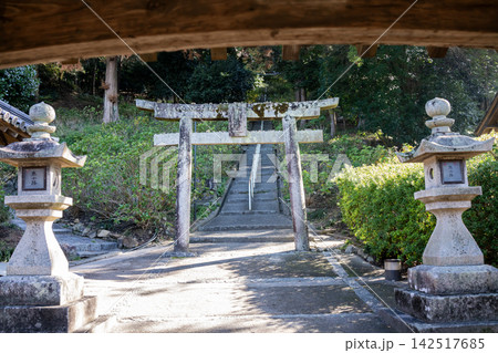 吉備津神社　小さな鳥居 142517685