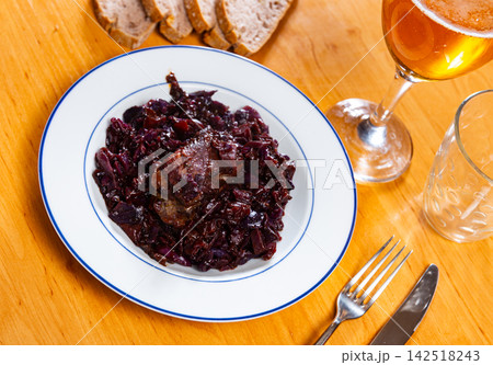 Stewed pork ribs served with cabbage 142518243