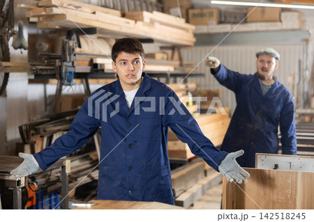 Young male carpenters quarreling in workshop Young male carpenters quarreling in workshop 142518245