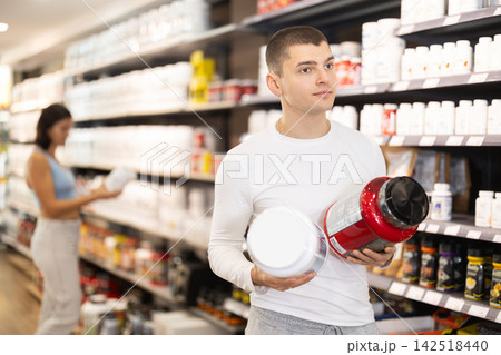 Guy chooses protein sports nutrition in store Guy chooses protein sports nutrition in store 142518440