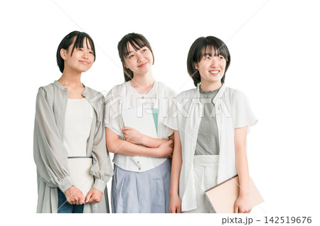 友達と一緒にいる私服姿の小学生,中学生の女の子 142519676