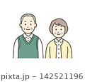 高齢男女の夫婦が並んで立っている上半身イラスト 142521196