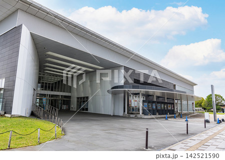 愛知県岡崎市　岡崎市図書交流プラザ「りぶら」 142521590