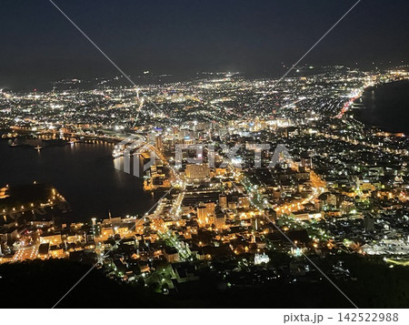 函館山から望む函館市街の美しい夜景 142522988