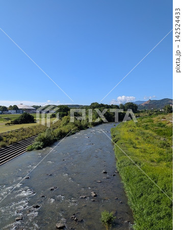 藻岩上の橋から望む豊平川と青空 藻岩上の橋から望む豊平川と青空 142524433