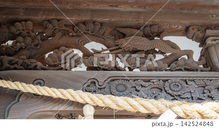 Wooden entrance carving at Oyama-Jinja Shrine in Kanazawa, Japan Wooden entrance carving at Oyama-Jinja Shrine in Kanazawa, Japan 142524848
