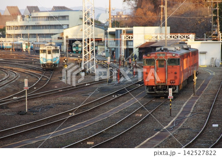 早朝の徳島駅車両基地(キハ40系) 早朝の徳島駅車両基地(キハ40系) 142527822