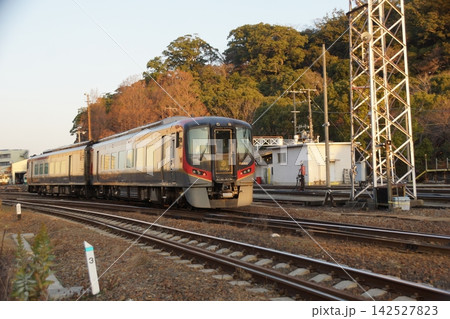 早朝の徳島駅車両基地（キハ2700系） 142527823