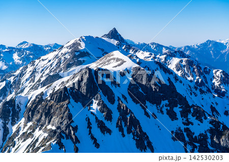 北穂高小屋から見る大キレットと槍ヶ岳 初夏残雪期の北アルプス北穂高岳登山 北穂高小屋から見る大キレットと槍ヶ岳 初夏残雪期の北アルプス北穂高岳登山 142530203