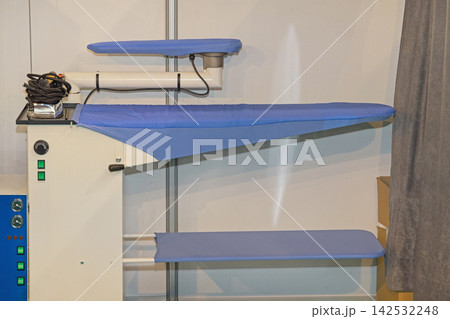 Heavy Duty Ironing Station 142532248