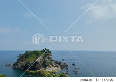 飛島 小島と青い海 夏空 飛島 小島と青い海 夏空 142532850