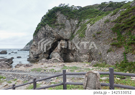 式根島 海食洞 岩のアーチ 式根島 海食洞 岩のアーチ 142533052