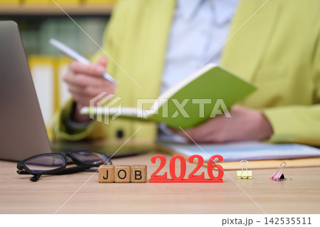 Planning for a bright future in the workspace 142535511