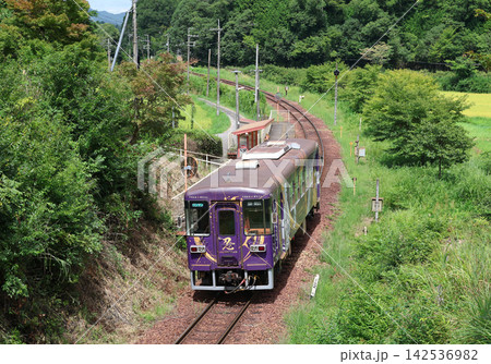 信楽高原鉄道 玉桂寺駅に到着する気動車 信楽高原鉄道 玉桂寺駅に到着する気動車 142536982