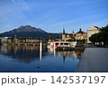ルツェルンの街、ロイス川とカぺル橋 142537197