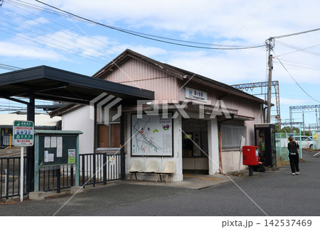 近鉄南大阪線 駒ヶ谷駅の駅舎 近鉄南大阪線 駒ヶ谷駅の駅舎 142537469