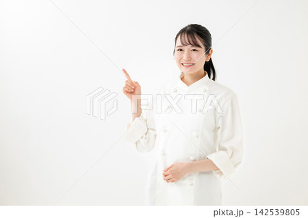 コックコートを着た女性 コックコートを着た女性 142539805