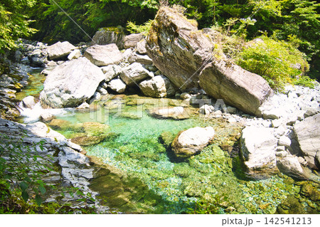仁淀ブルーの美しい仁淀川の絶景 仁淀ブルーの美しい仁淀川の絶景 142541213