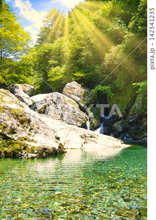 仁淀ブルーの美しい仁淀川の絶景 仁淀ブルーの美しい仁淀川の絶景 142541235