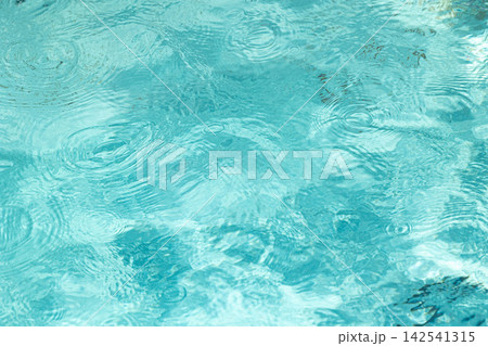 綺麗な水面　涼しいイメージ 142541315