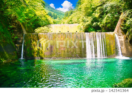仁淀ブルーの美しい仁淀川の絶景 仁淀ブルーの美しい仁淀川の絶景 142541364