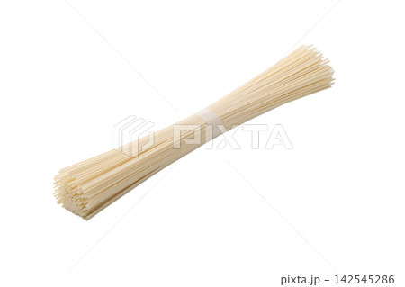切り抜きした1束のそうめんの乾麺のPNG素材 142545286