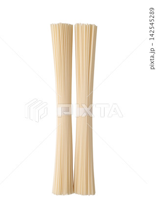 2束のそうめんの乾麺を真上から切り抜いたPNG素材 142545289