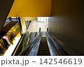 エスカレーターのある風景 142546619