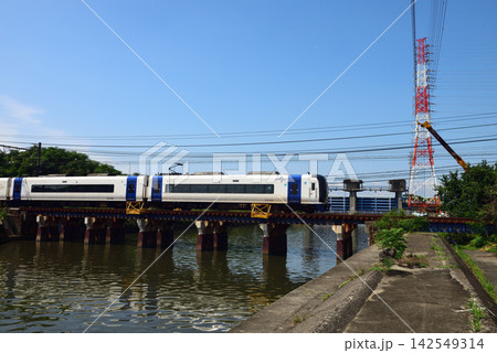 知多市日長川を渡る名鉄電車 知多市日長川を渡る名鉄電車 142549314