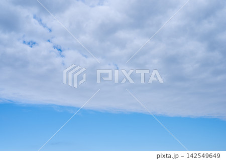 雨雲 青空 曇り 秋雨 秋 9月 イメージ 雨雲 青空 曇り 秋雨 秋 9月 イメージ 142549649