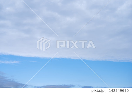 雨雲 青空 曇り 秋雨 秋 9月 イメージ 雨雲 青空 曇り 秋雨 秋 9月 イメージ 142549650