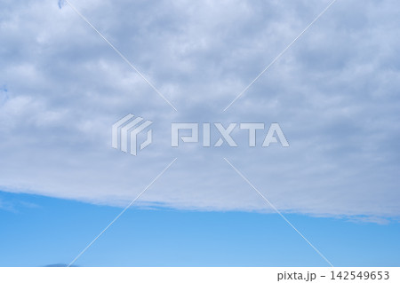雨雲 青空 曇り 秋雨 秋 9月 イメージ 雨雲 青空 曇り 秋雨 秋 9月 イメージ 142549653