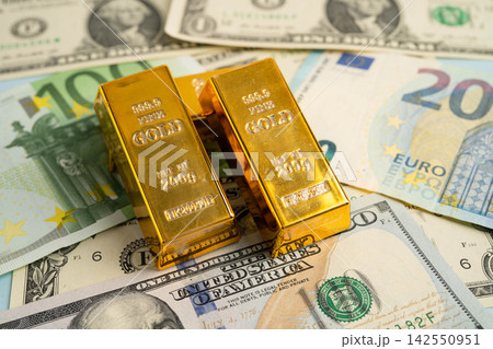 Gold bars with US dollar and Euro banknote money, finance trading investment business currency. 142550951