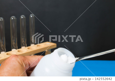 化学実験のイメージ 142552642
